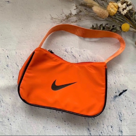 Nike Handbags - Picture 3 of 4
